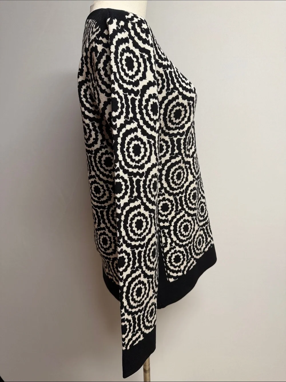 Doncaster Black & White Geometric Circle Print Crewneck Sweater Size Medium